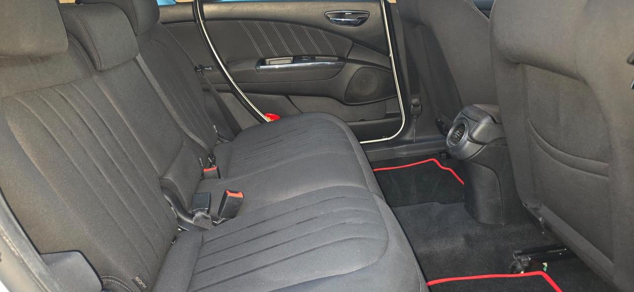 Lancia Delta 1.6 MJT DPF Silver