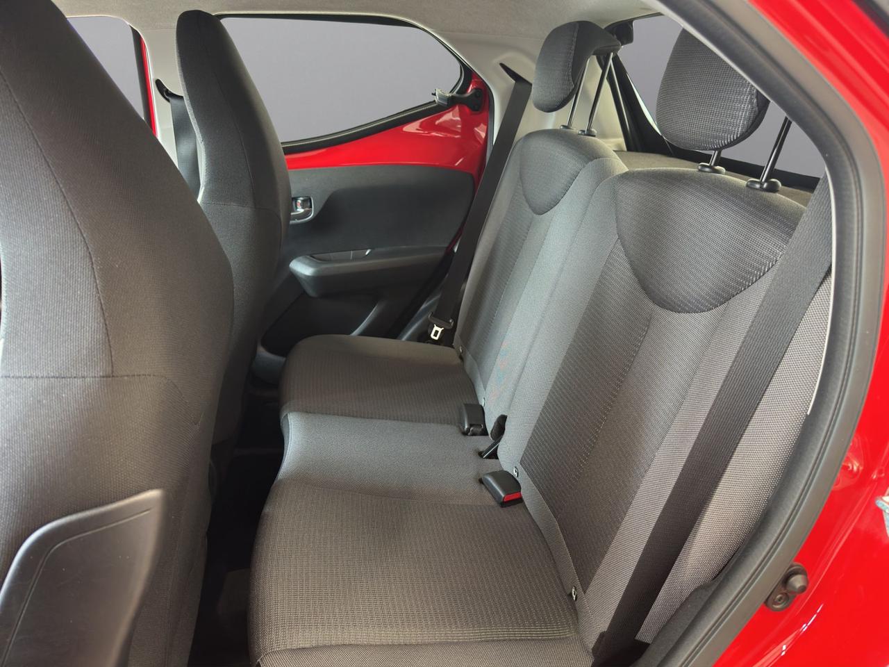 Toyota Aygo 5p 1.0 x-play m-mt 72cv