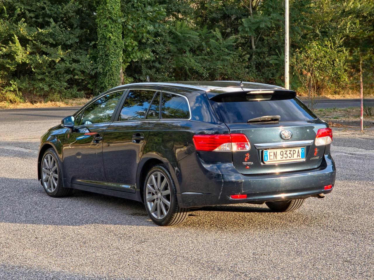 Toyota Avensis 2.2 D-4D Wagon Lounge 2012-E5B Manuale