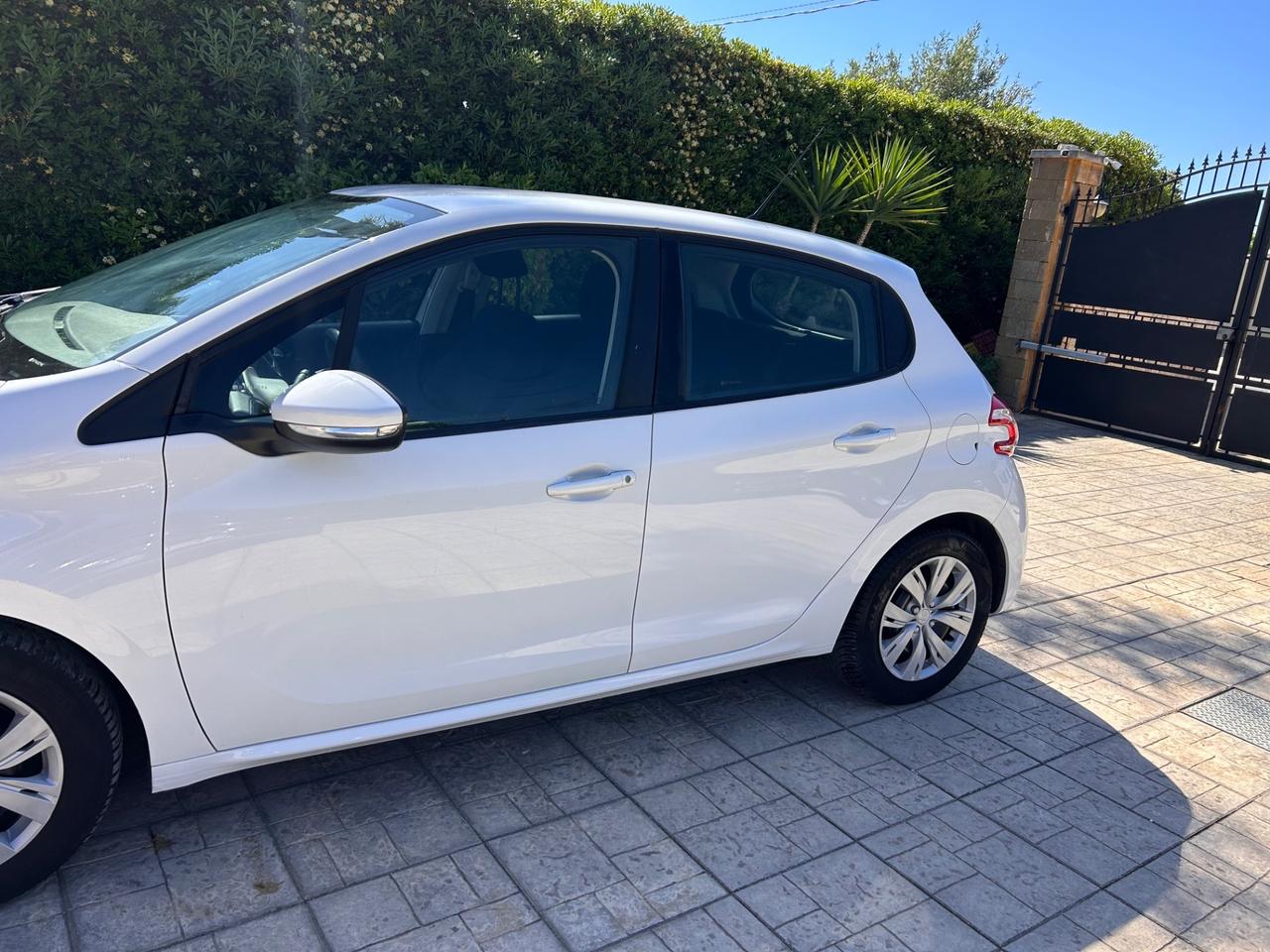 Peugeot 208 1.4 HDi 68 CV 5 porte Access