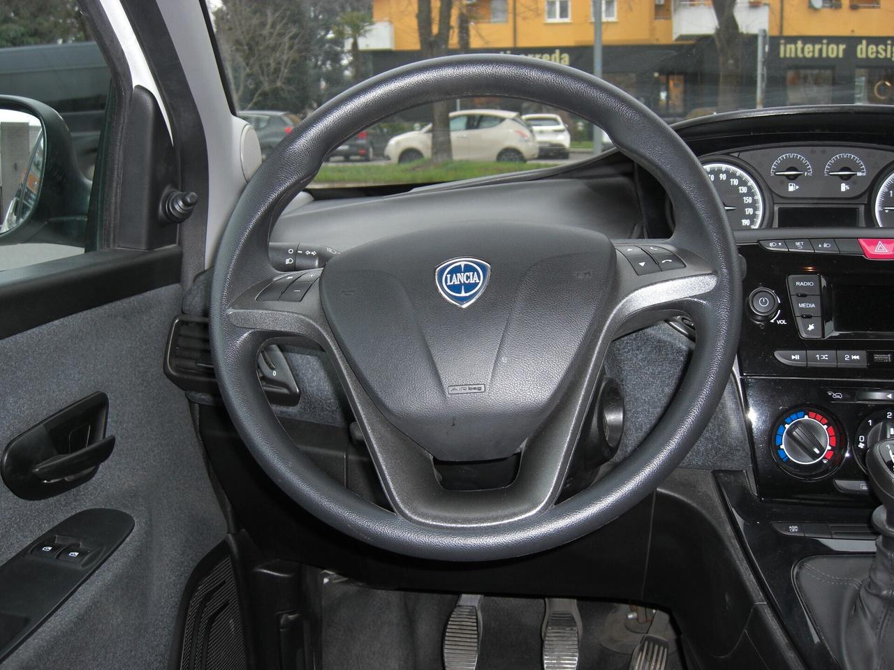 Lancia Ypsilon 1.0 5 porte Hybrid Silver