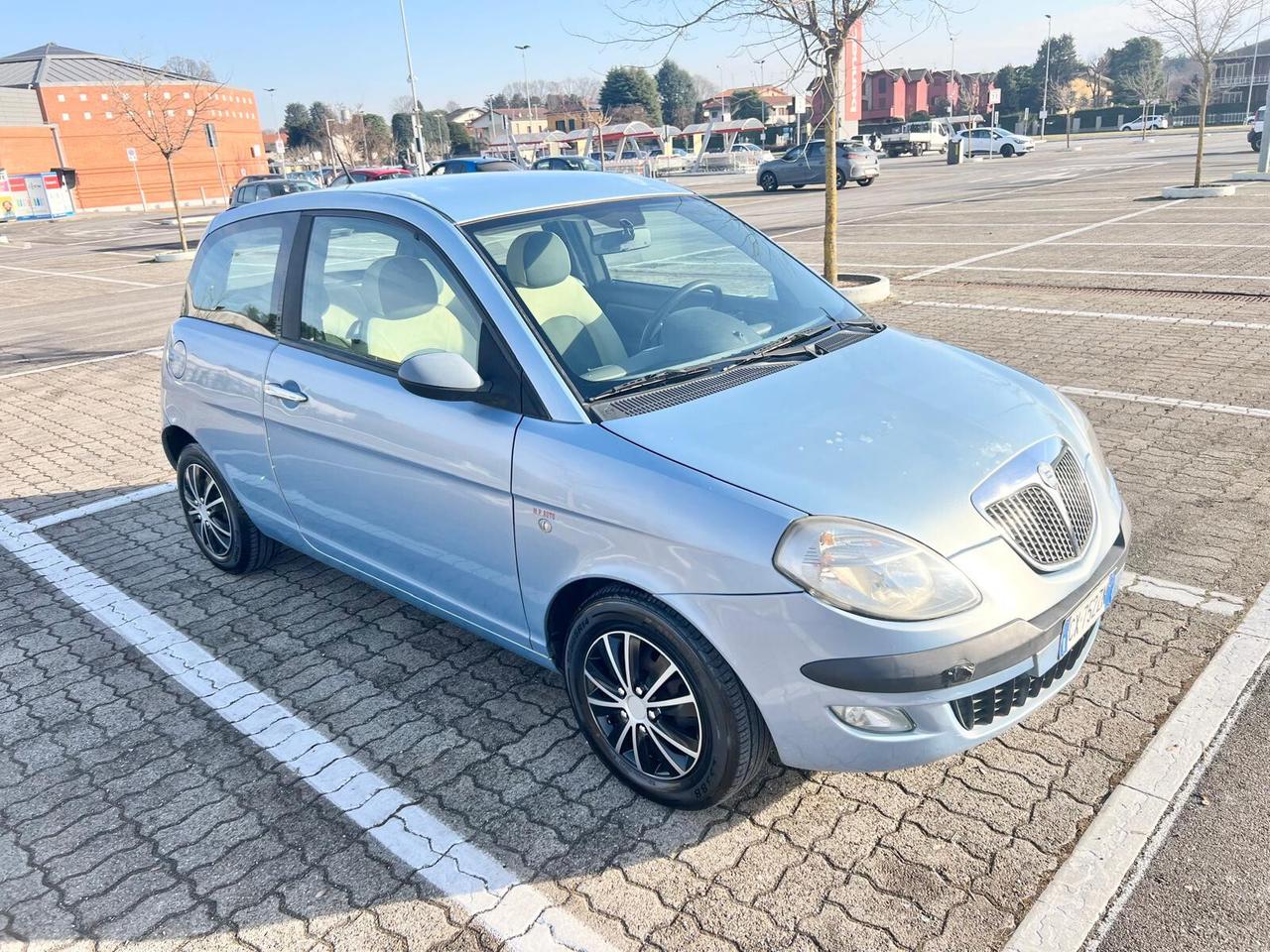 Lancia Ypsilon 1.2 16V Platino NEOPATENTATI