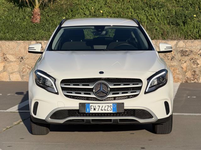 MERCEDES-BENZ GLA 180 PACK NIGHT+NAVI+FULL LED+R.CAM+PORT.ELETTRICO
