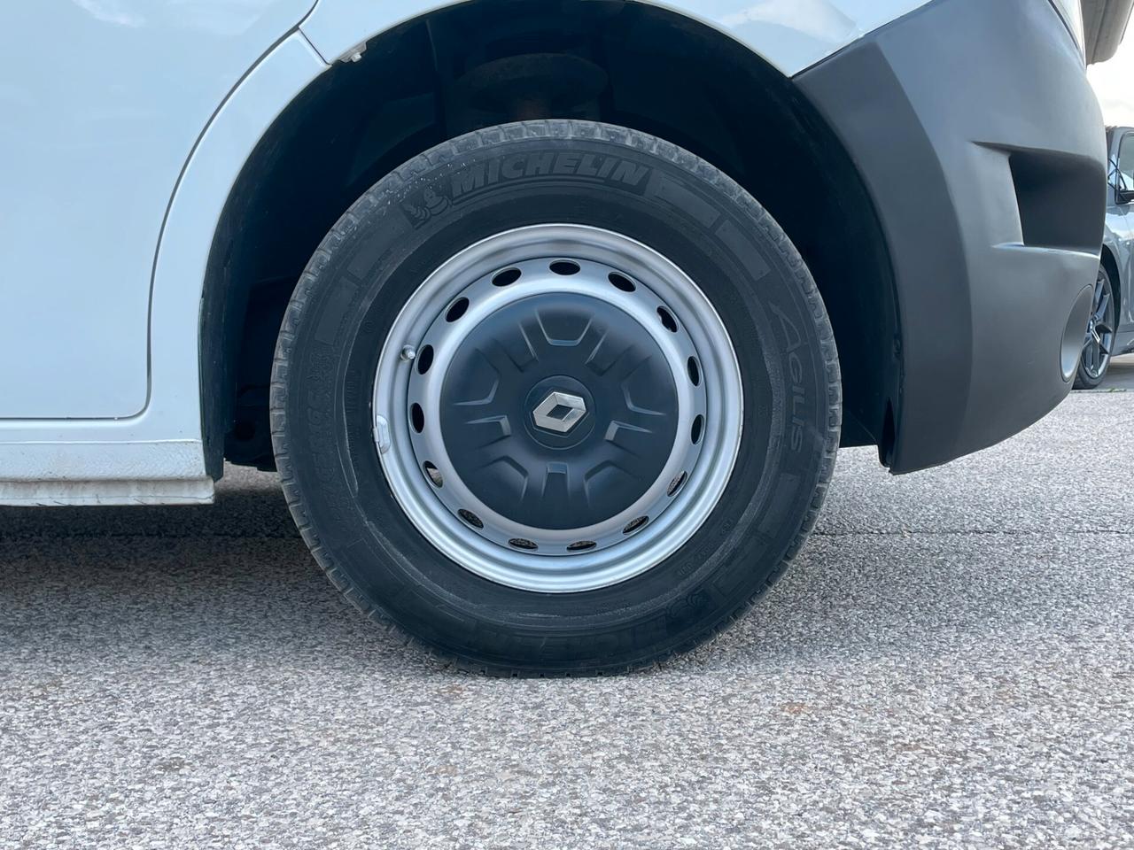 Renault Master 2.3dci 145cv CARROATTREZZI COMEAR