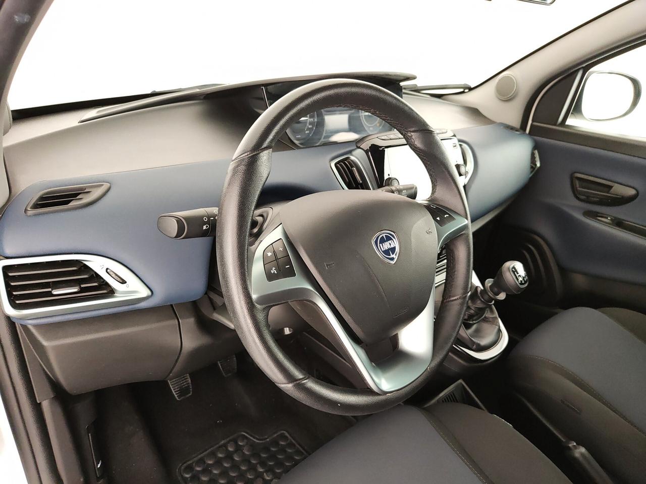 Lancia Ypsilon 1.0 FireFly 5 porte S&S Hybrid Platino