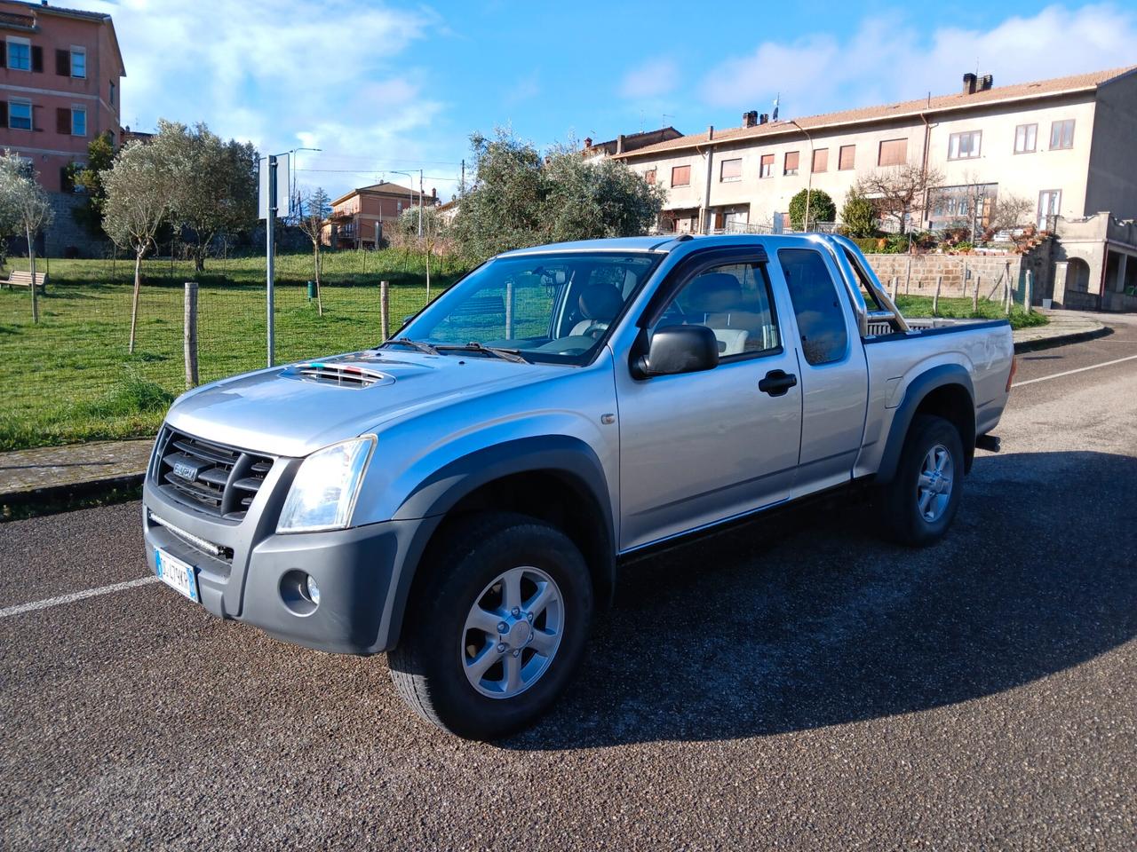 Isuzu D-Max 2.5 TD cat Space Cab 4WD Pick-up LS