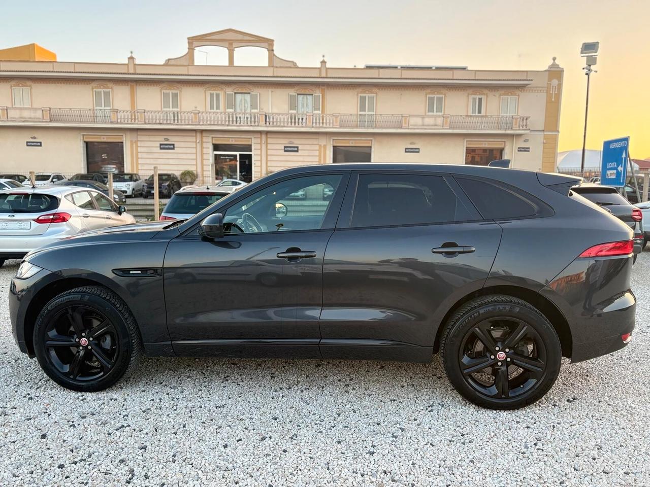 Jaguar F-Pace 2.0 D 180 CV aut. R-Sport