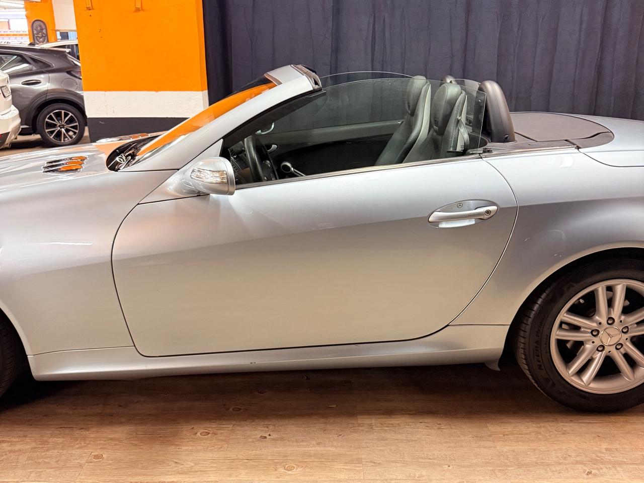 MERCEDES BENZ SLK 200 AMG ISCRITTA ASI IN CONDIZIONI DA VETRINA.