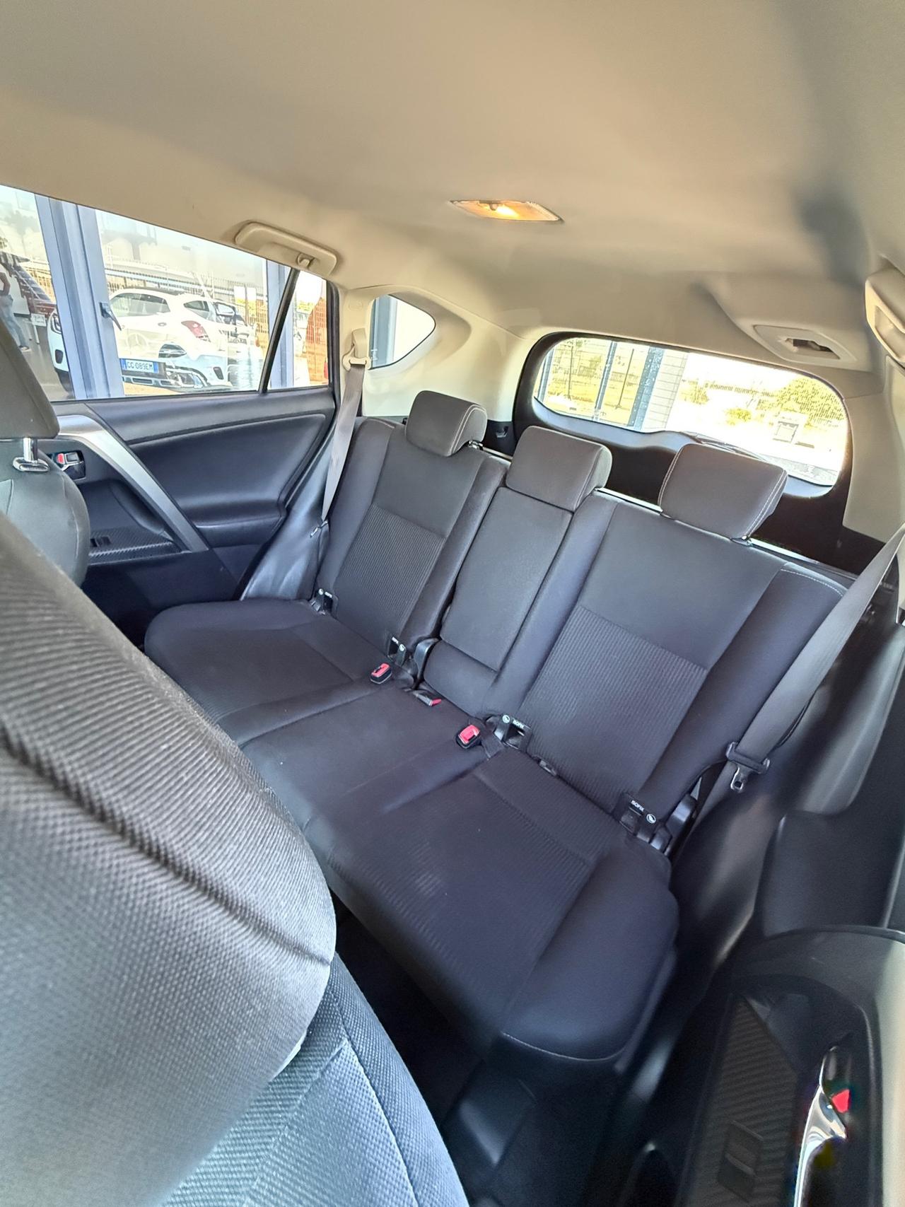 Toyota RAV 4 RAV4 2.0 D-4D 2WD my14"