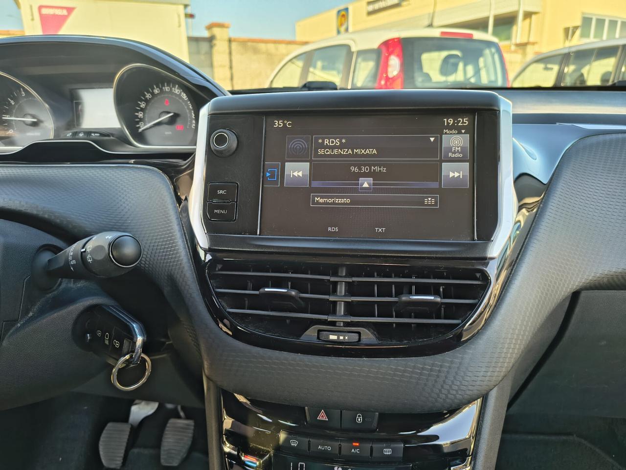 Peugeot 2008 1.2 BENZINA 5 PORTE