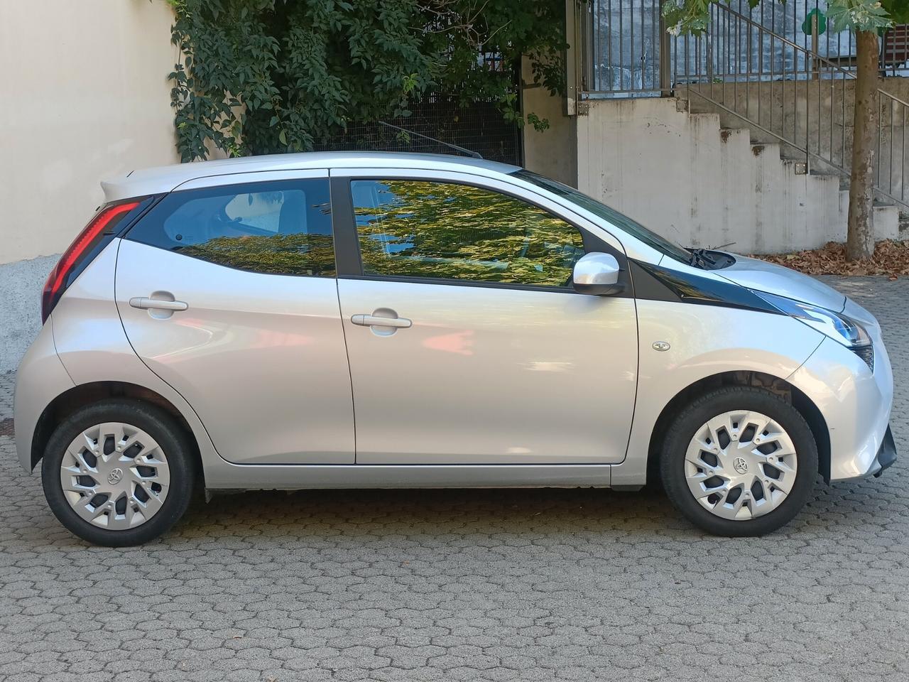 Toyota Aygo Connect 1.0 VVT-i 72 CV 5 porte x-play
