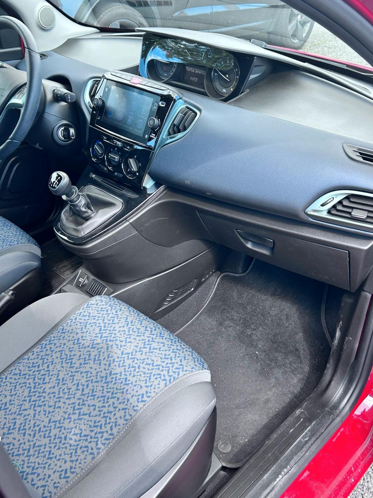 Lancia Ypsilon 1.0 FireFly 5 porte S&S Hybrid Gold Plus