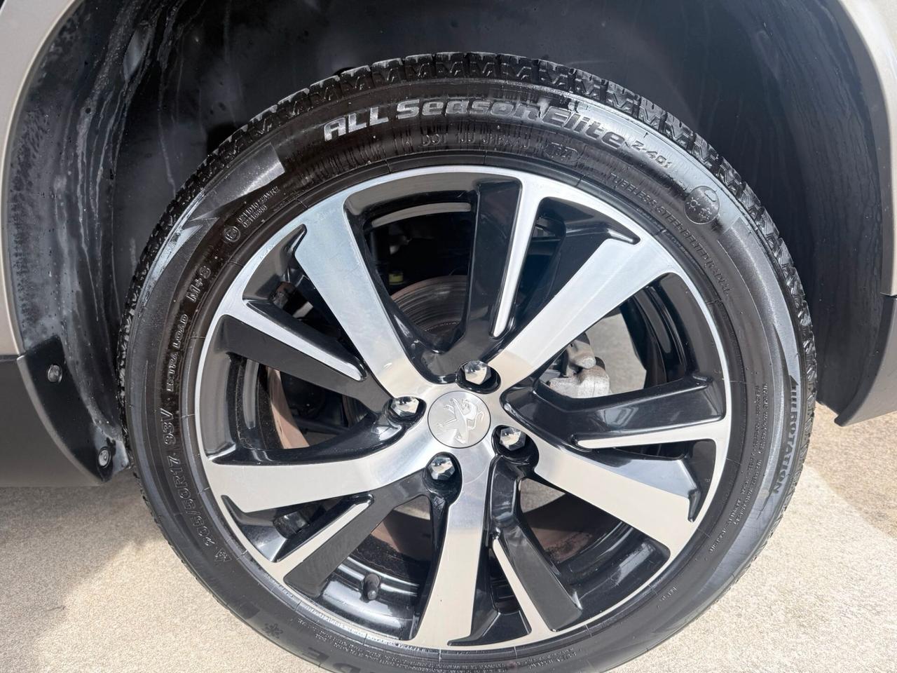 Peugeot 2008 BlueHDi 100 Black Matt