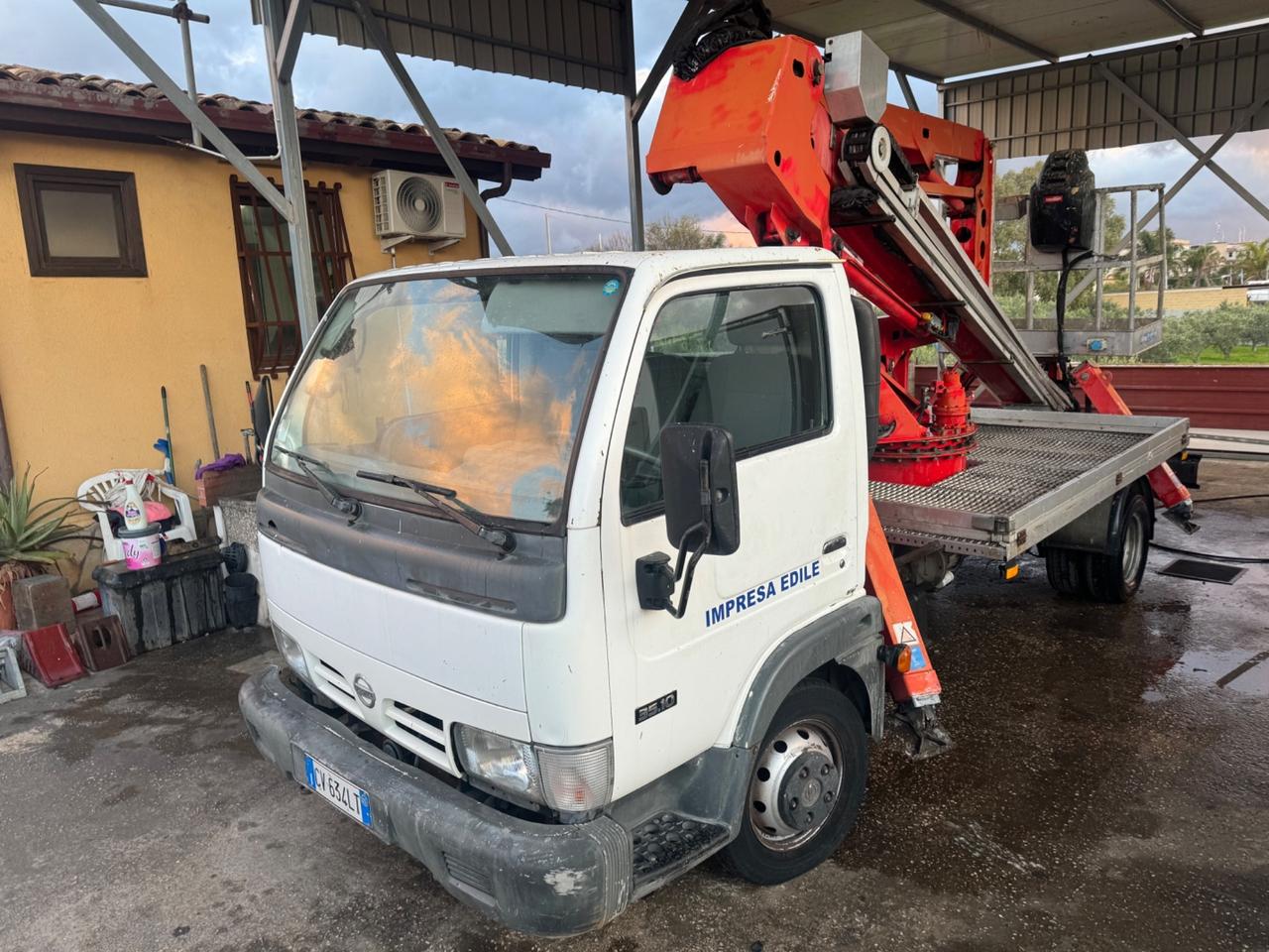 Nissan Cabstar Piattaforma aerea Socage 22 metri su Nissan