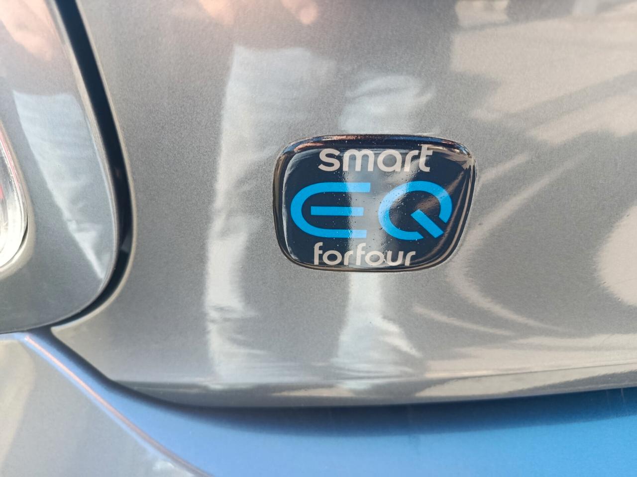 Smart ForFour EQ Pulse