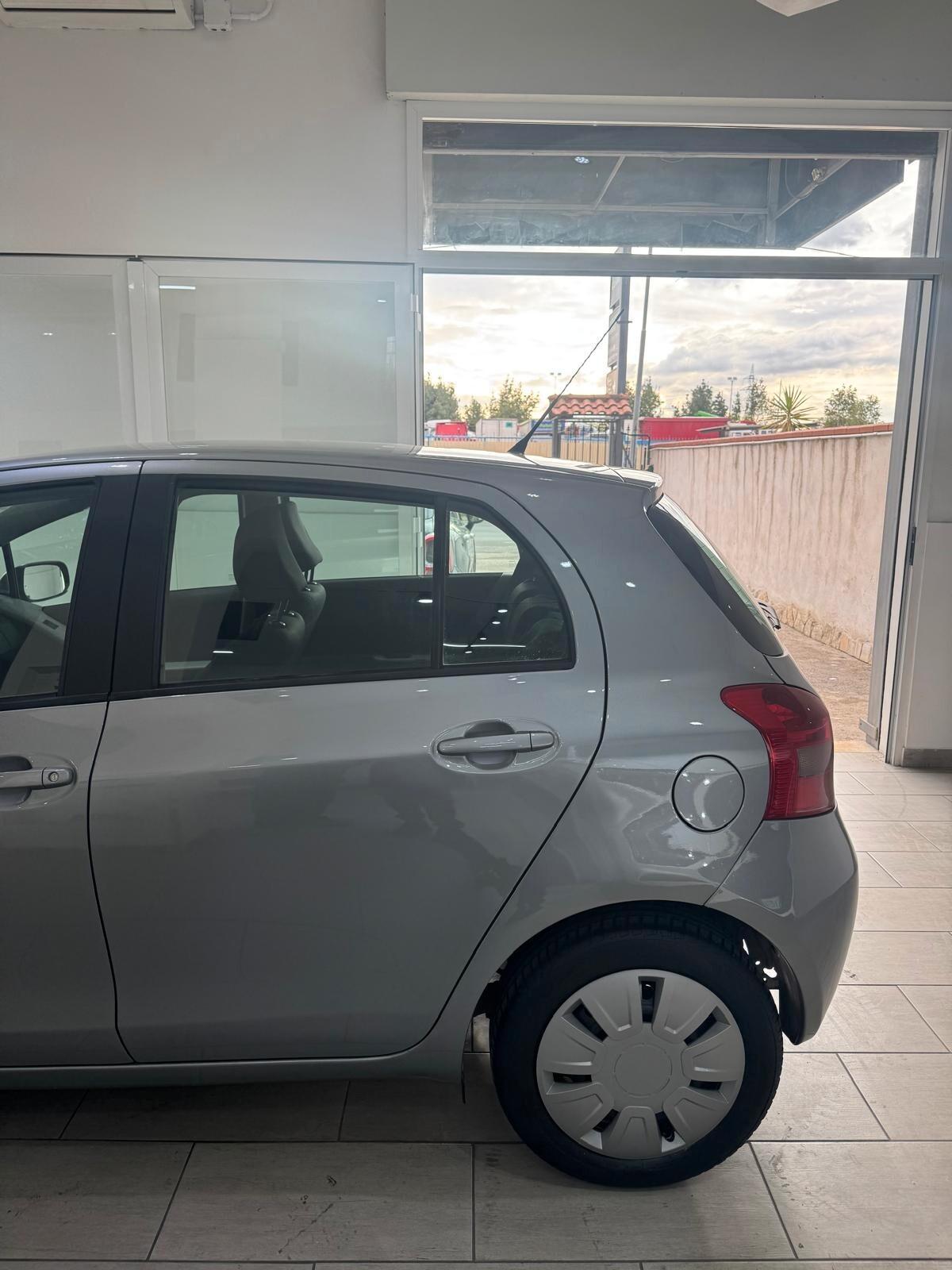 Toyota Yaris 1.0 5 porte