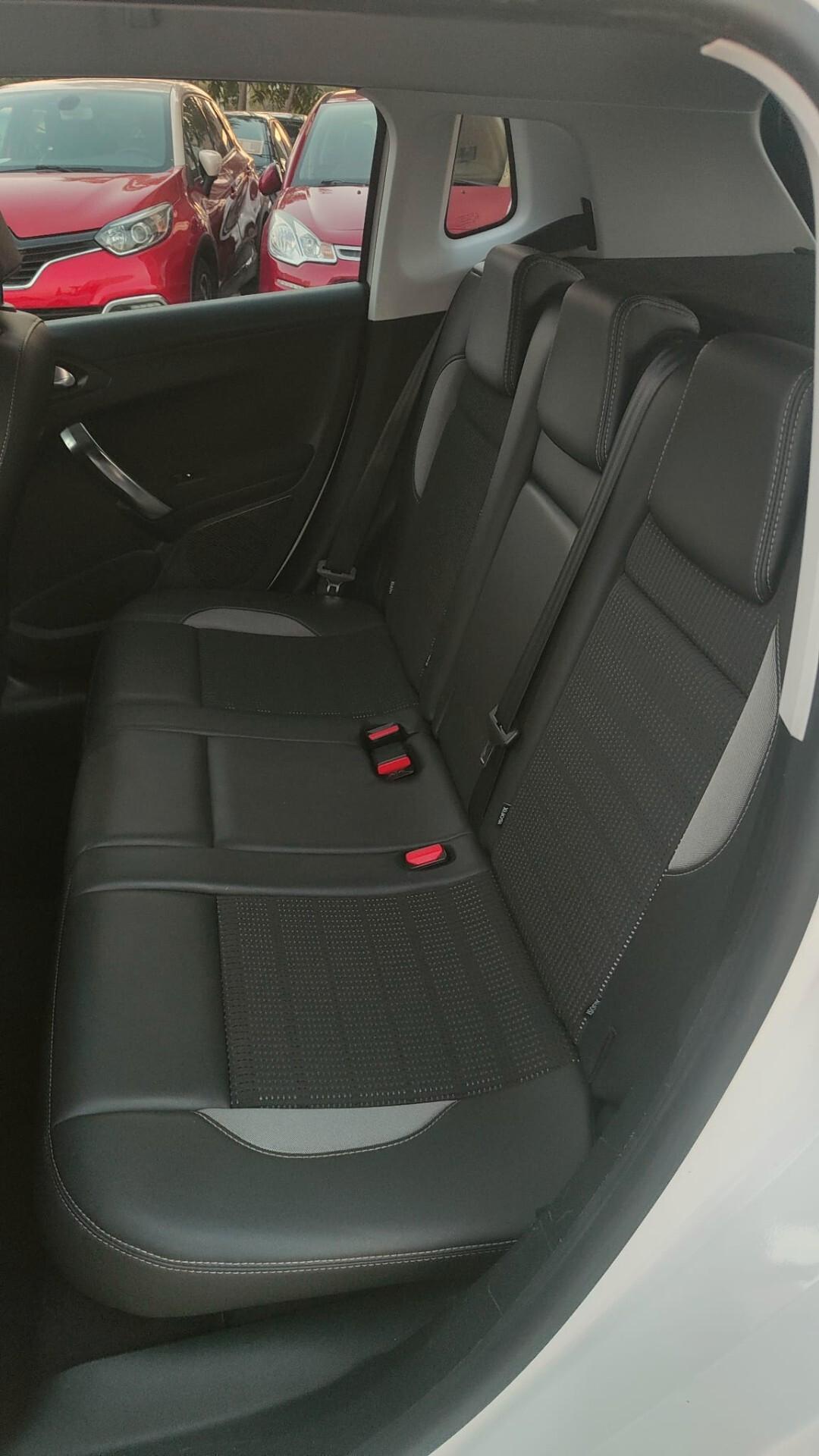 Peugeot 2008 1.6 e-HDi 115 CV Stop&Start Allure