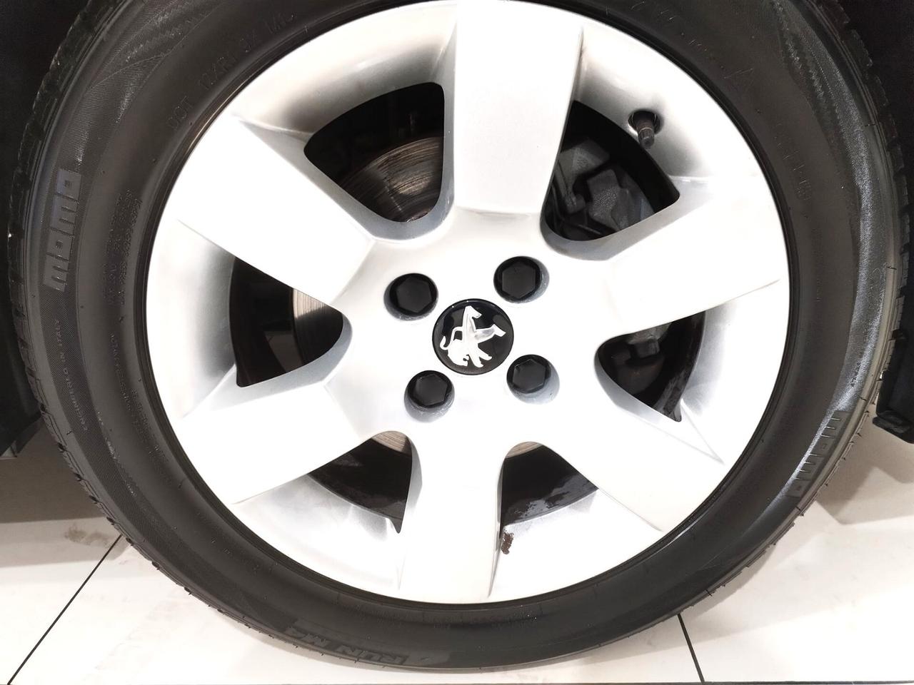 Peugeot 5008 Active 1.6 HDI 115cv 7 Posti
