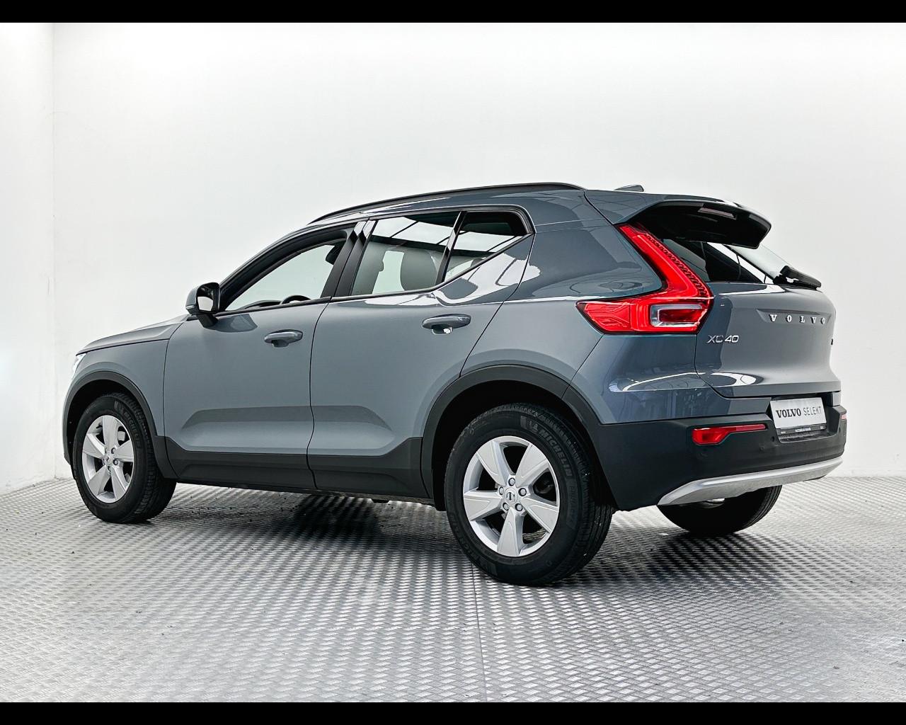 VOLVO XC40 (2017-->) - XC40 T2 Geartronic Momentum Core N1