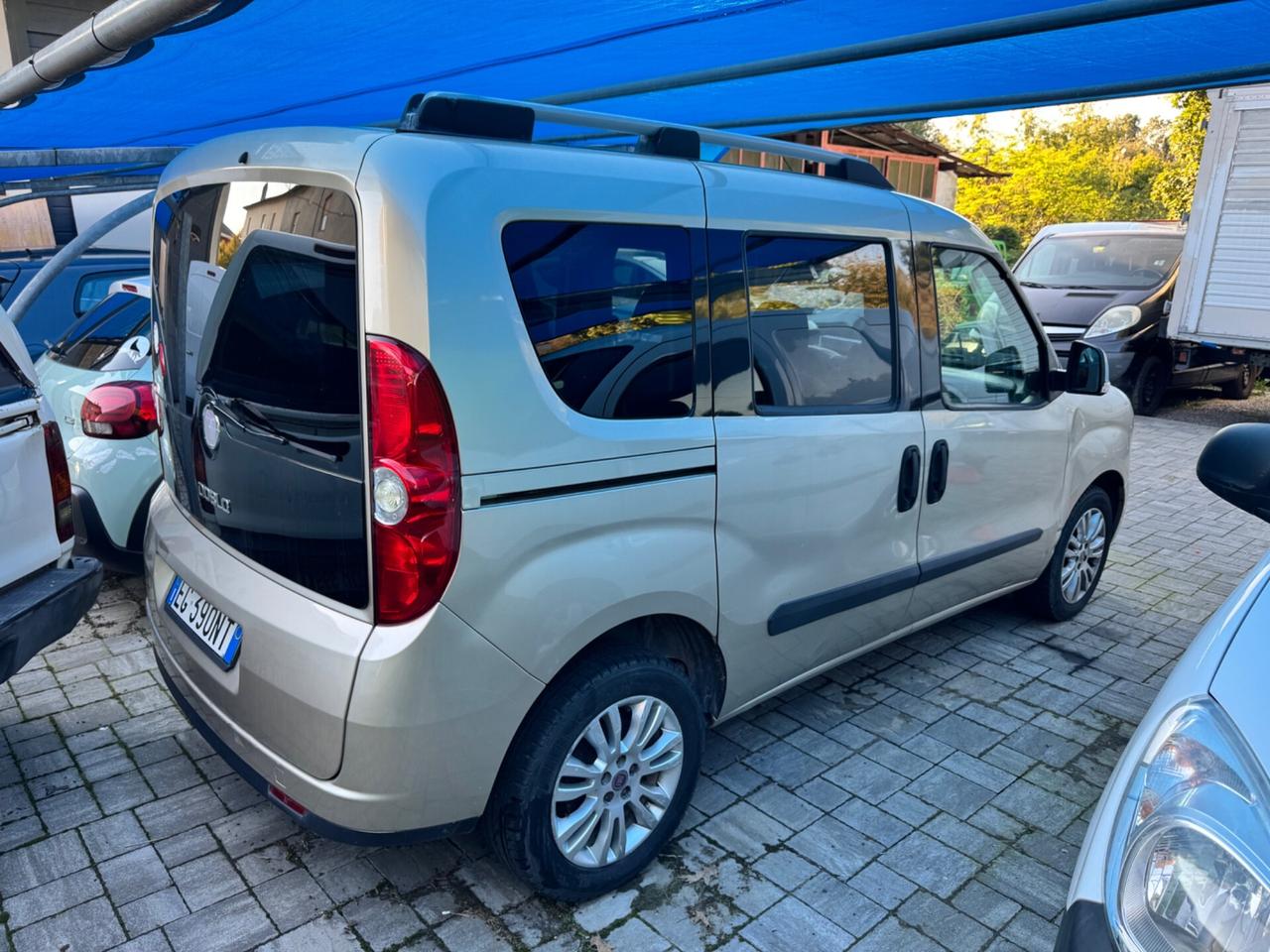 Fiat Doblo 5 posti automatico