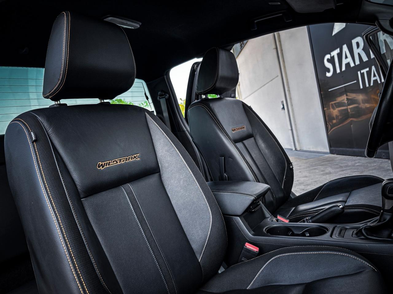 Wildtrak Supercab + Cassone lungo 213cv - Gancio - Prezzo + IVA