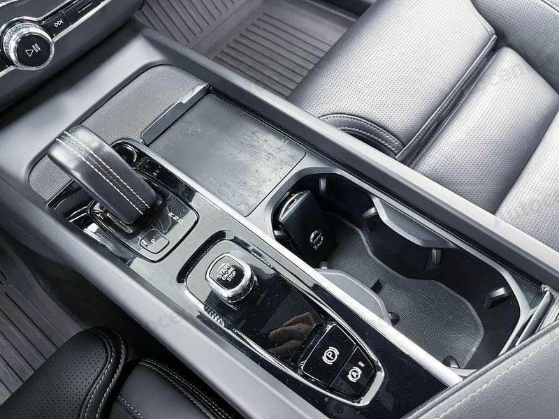 Volvo XC60 XC60 B4 (d) **TRAZ ANT** 197CV AUT PLUS DARK