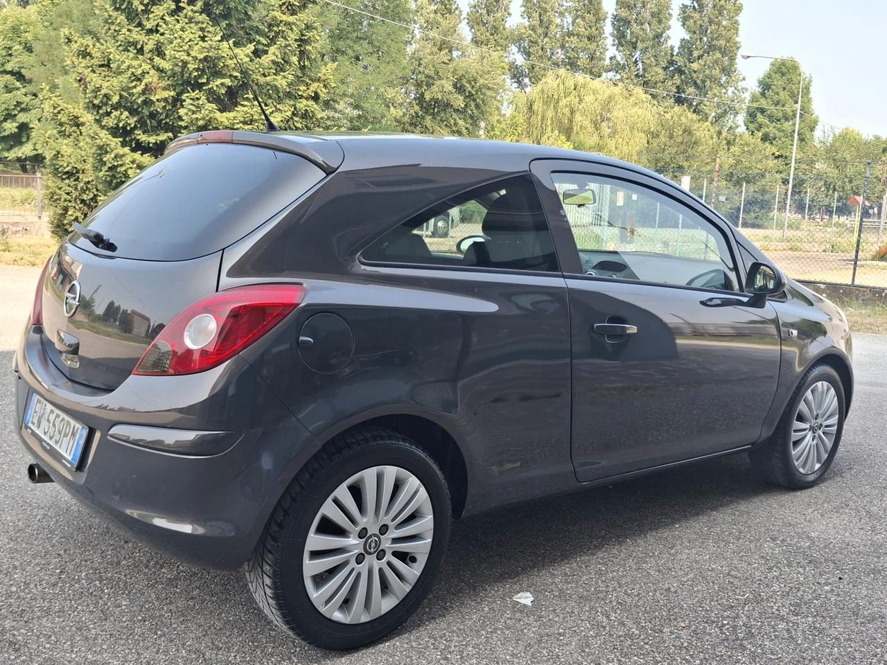 Opel Corsa 1.2 85CV 3 porte GPL-TECH b-color