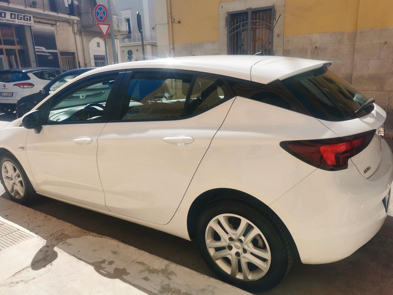 Opel Astra 1.6 CDTi 5 porte 95 cv berlina neo patentati full optional