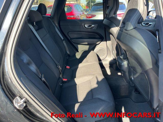 VOLVO XC60 B4 (d) MHEV Geartronic Momentum Pro Iva Esposta