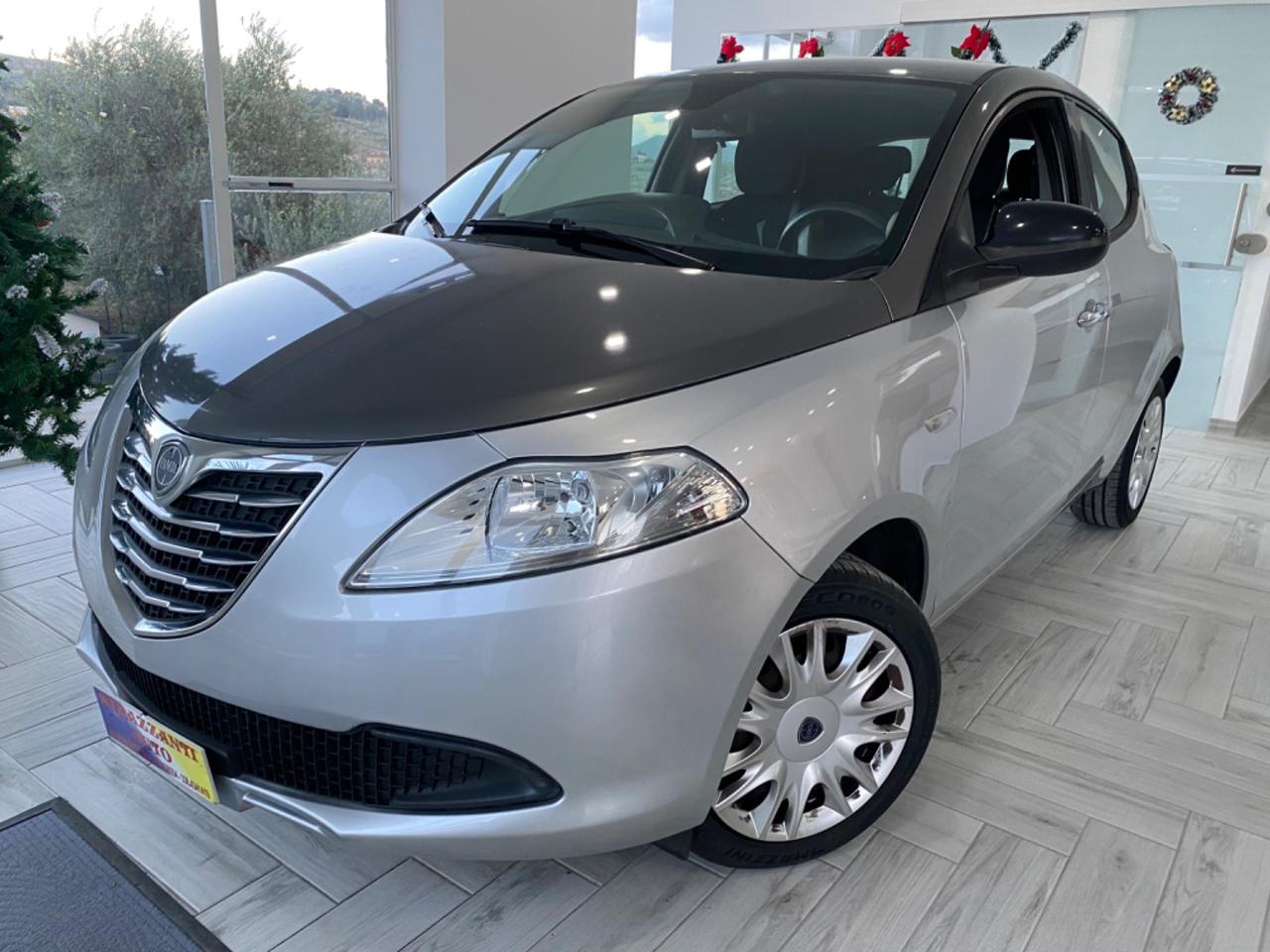 Lancia Ypsilon 1.3 MJT95CV 5P Silver BI-COLORE2013