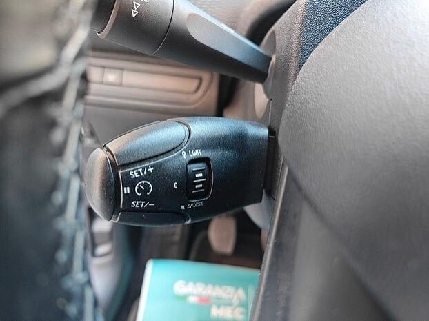 PEUGEOT 2008 1.6 Hdi 120 cv*PELLE/NAVI*-11/2015