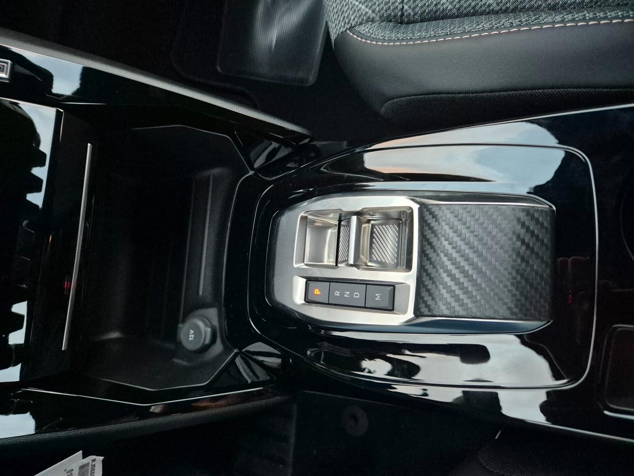 Peugeot 2008 Hybrid 136 e-DCS6 STYLE