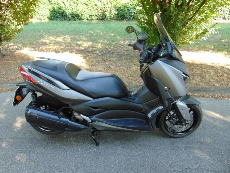Yamaha X-Max 300