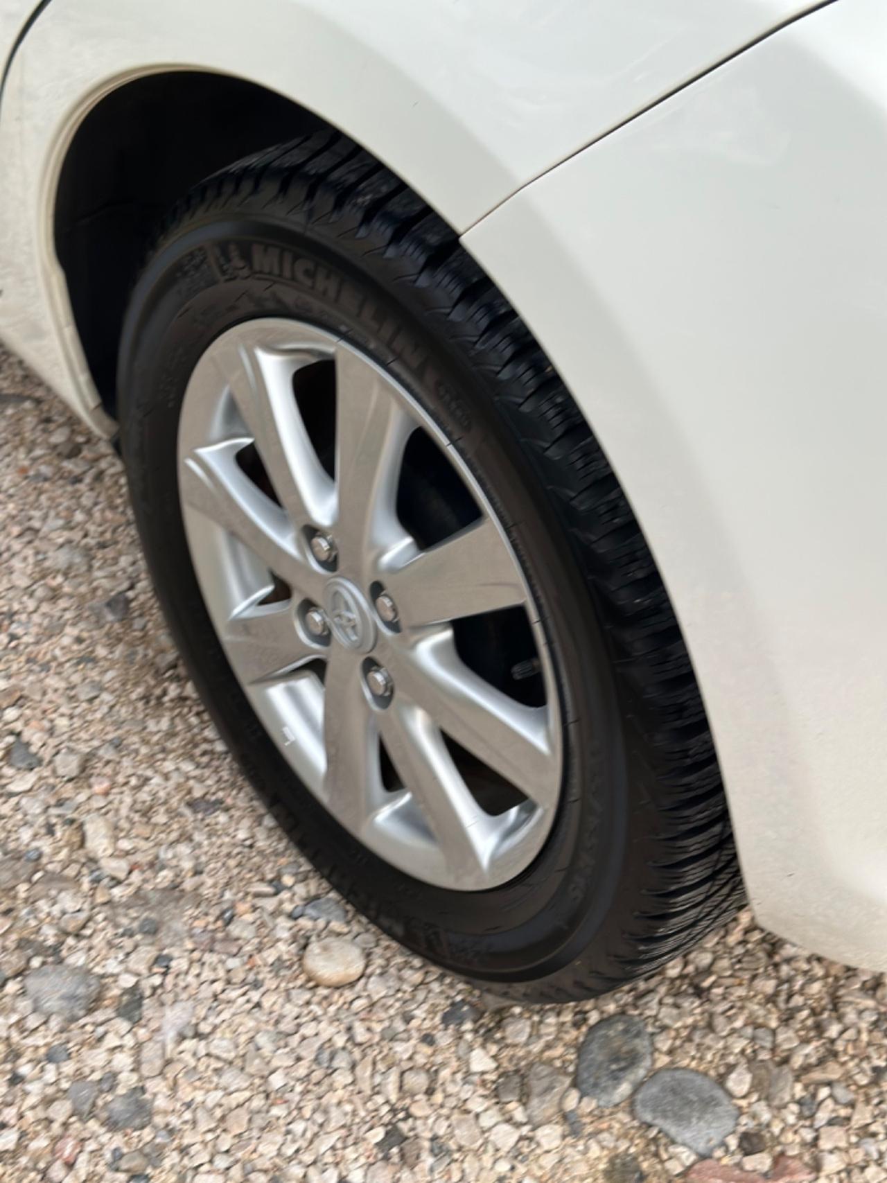 Toyota YARIS 1.0 5P NEOPAT KMCERT GARANZ UNICOPR