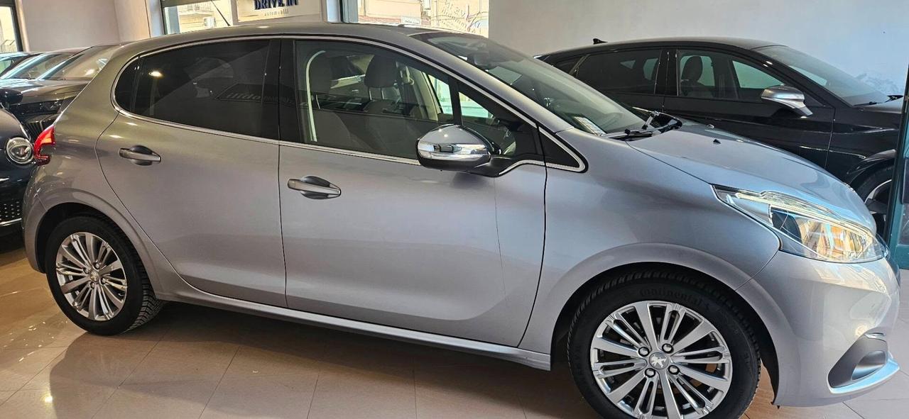Peugeot 208 PureTech 82cv 5 porte Allure-Navi- Chromo-4 Vetri elett.-Sensori parch