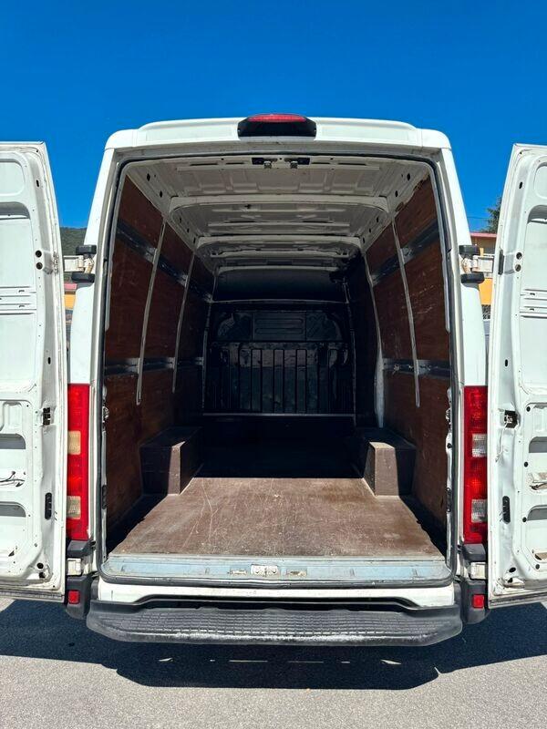 IVECO DAILY 35S15 2.3hpi 150cv FURGONE