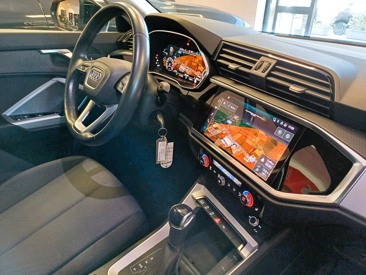 Audi Q3 35 TFSI Business Advanced