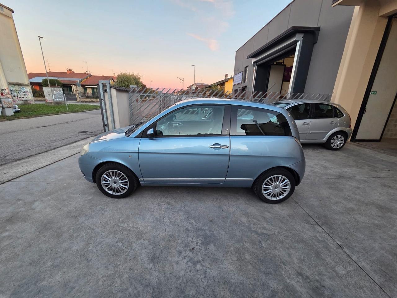 Lancia Ypsilon 1.3 MJT 75 CV Platino