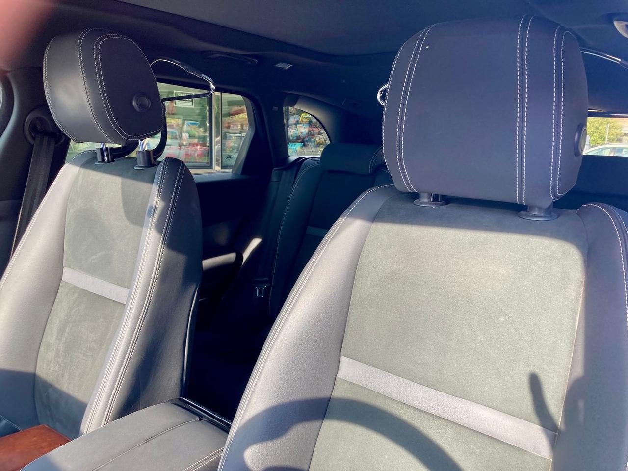 Land Rover Range Rover Velar D 240 R-Dynamic SE