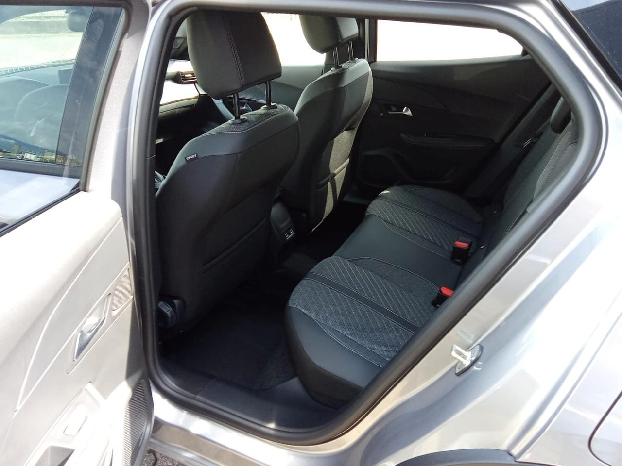 Peugeot 2008 PureTech 100 S&S Allure