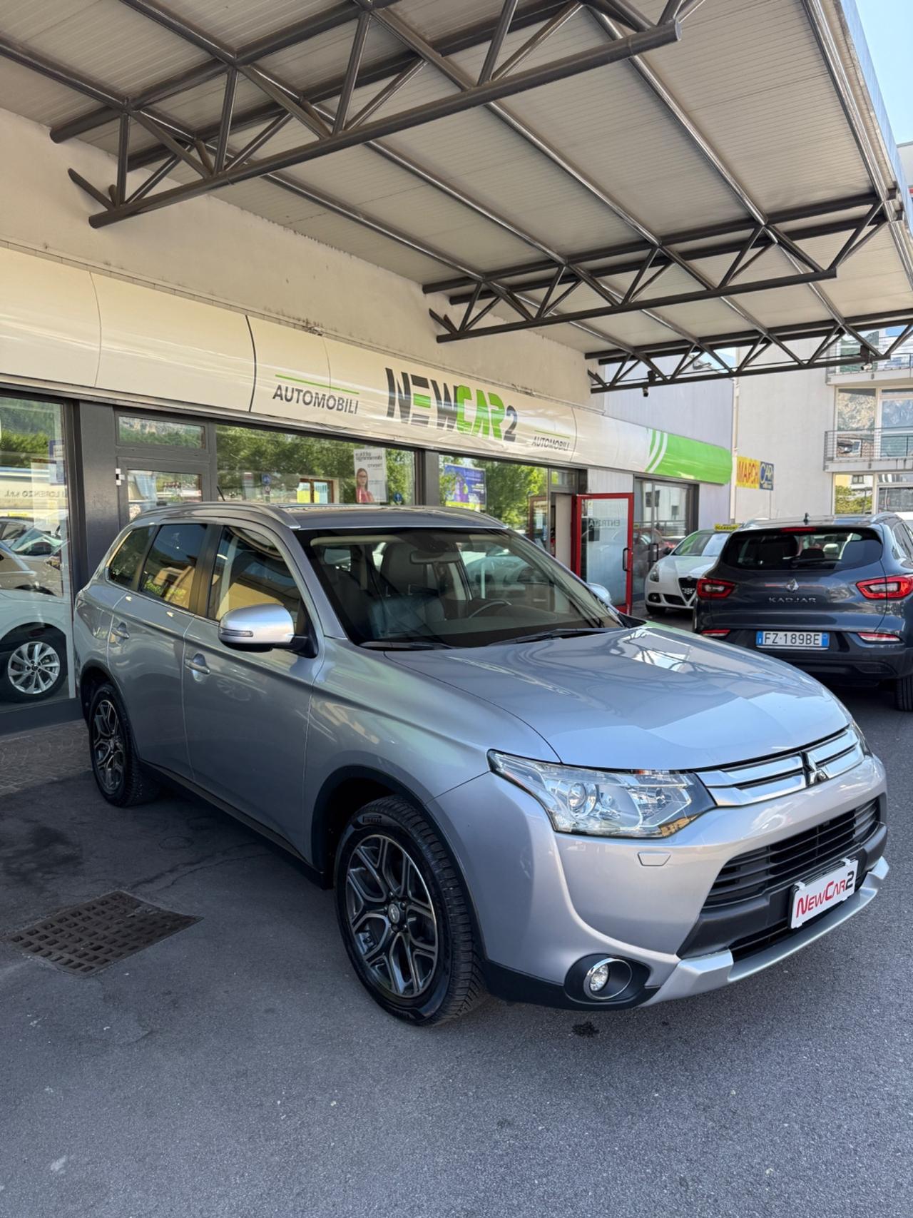 MITSUBISHI OUTLANDER 2.2 DI-D 4WD INSTYLE 7posti