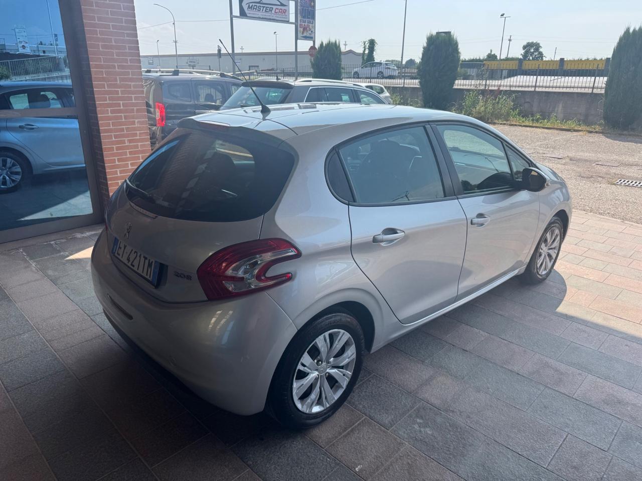 Peugeot 208 1.4 HDi 68 CV 5 porte Allure Neopatentati