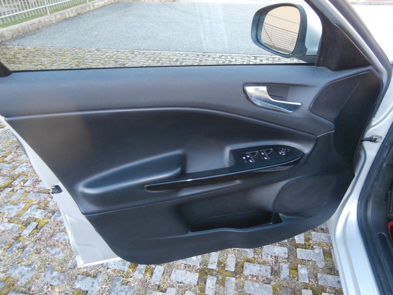 Alfa Romeo Giulietta 1.6 JTDm-2 105 CV Neopatentati