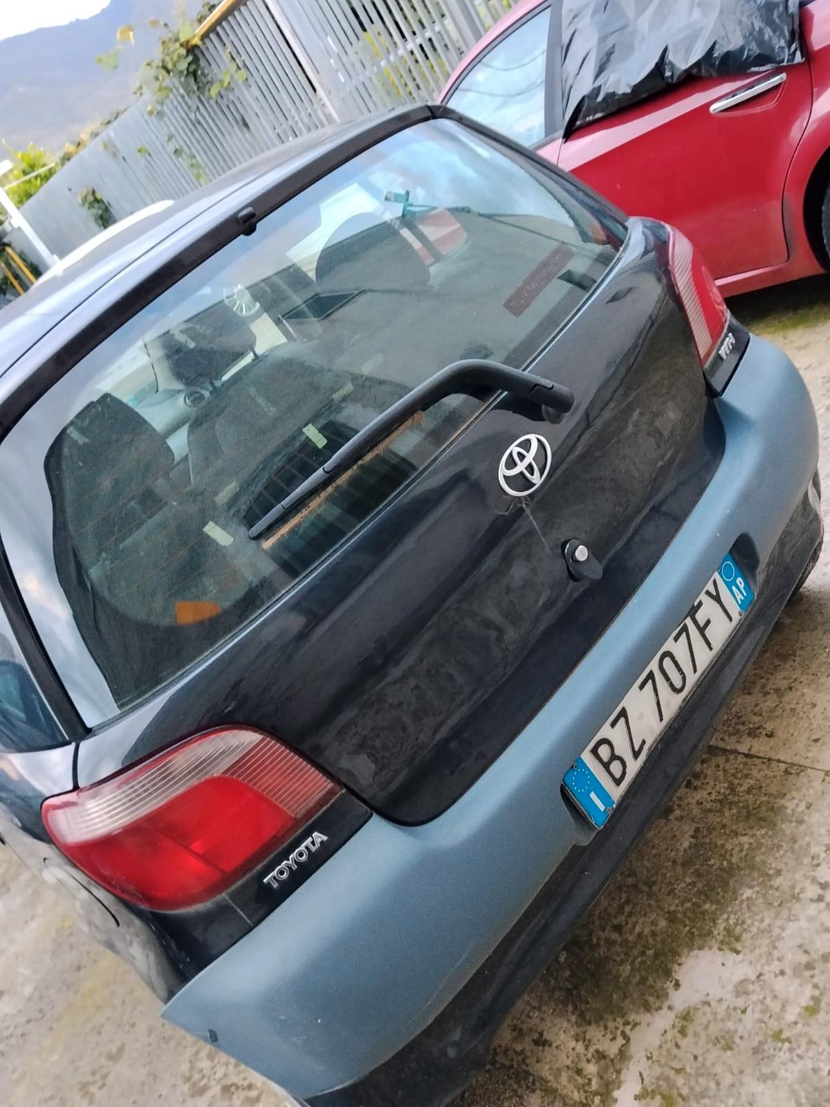 Toyota Yaris 1.0i 16V cat 5 porte Sol