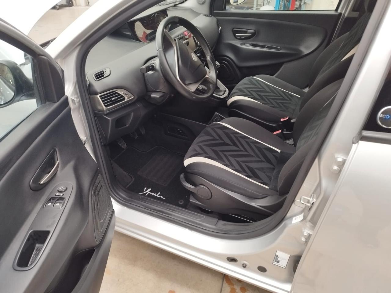 Lancia Ypsilon 1.2 69 CV 5 porte GPL Ecochic Gold