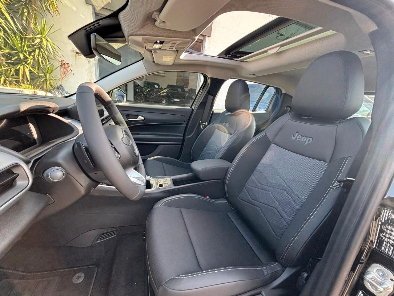 Jeep Avenger E-Hybrid tech & Sky 1.2 110 cv dct Mhev