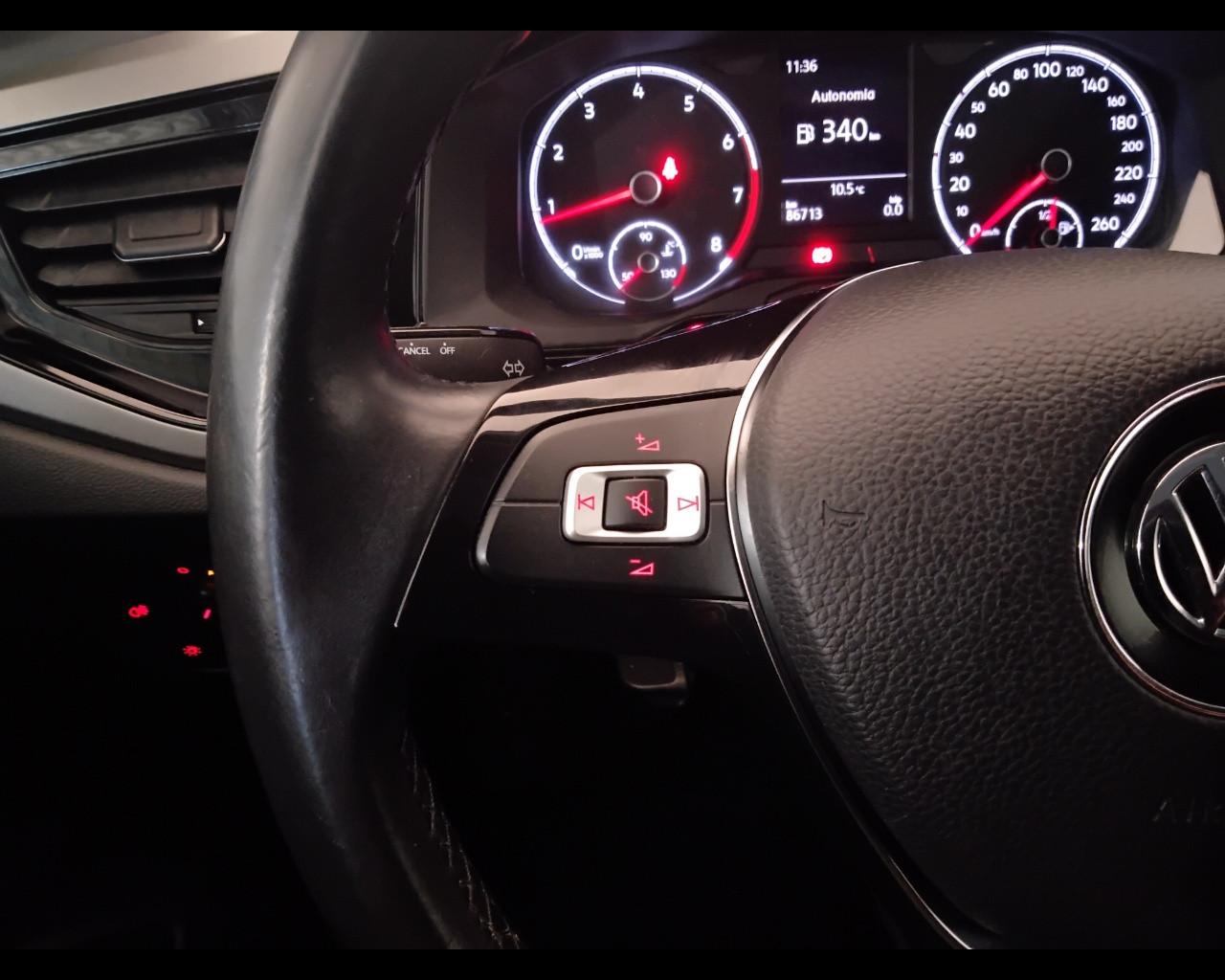 VOLKSWAGEN Polo VI 2017 - Polo 5p 1.0 mpi Comfortline 75cv