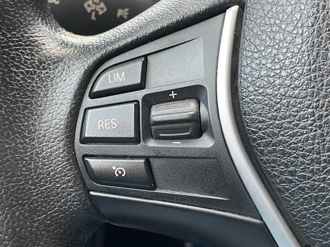 Bmw 318 318d Touring Luxury aut. NEOPATENTATI - GANCIO TRAINO