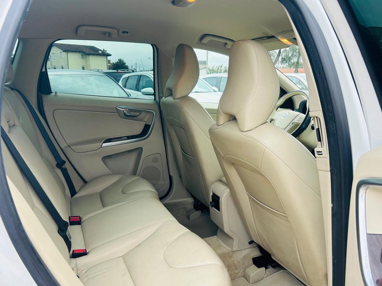 Volvo XC 60 XC60 D4 Geartronic R-design Momentum