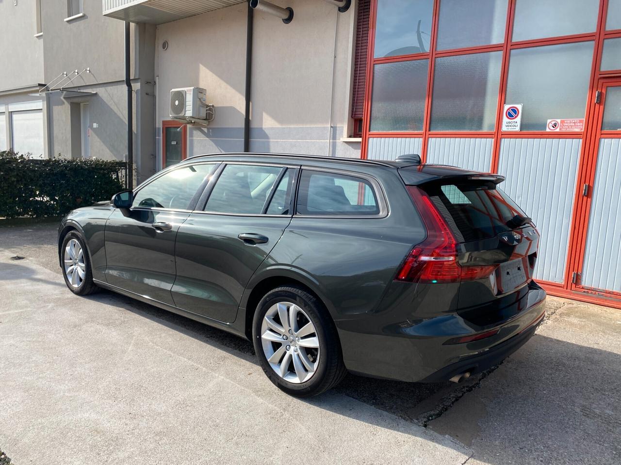 Volvo V60 B3 Geartronic Momentum Business - ibrida